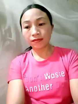 Snapshot of lucybaby00 chatting on 12-21-25, 02:41 lucybaby00 online show from 12-21-25, 02:41