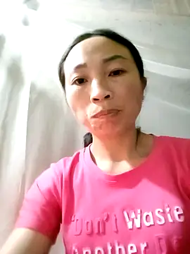 Snapshot of lucybaby00 chatting on 11-13-25, 10:52 lucybaby00 online show from 11-13-25, 10:52