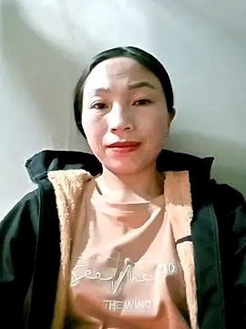 Snapshot of lucybaby00 chatting on 01-06-26, 02:43 lucybaby00 online show from 01-06-26, 02:43