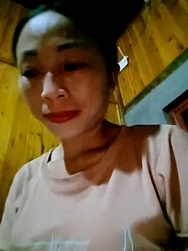 Snapshot of lucybaby00 chatting on 09-19-25, 01:04 lucybaby00 online show from 09-19-25, 01:04