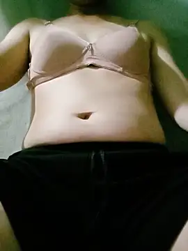 Snapshot of lucybaby00 chatting on 06-12-26, 06:16 lucybaby00 online show from 06-12-26, 06:16