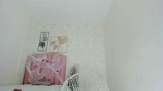 emy barnert online show from 10-12-25, 12:39