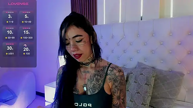 ViolettaAlemida online show from 09-15-25, 01:22