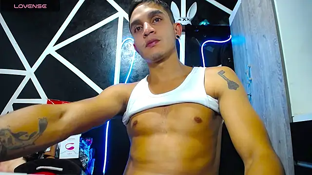 Angel latinboy online show from 02-17-25, 10:27