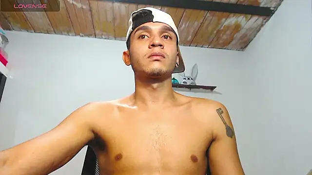 Angel latinboy online show from 01-13-26, 05:06