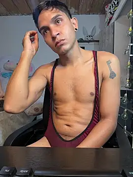 Snapshot of Angel_latinboy chatting on 04-28-26, 02:54 Angel latinboy online show from 04-28-26, 02:54