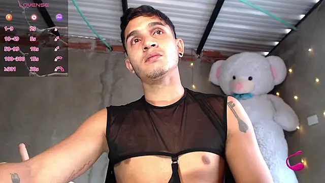 Snapshot of Angel_latinboy chatting on 05-14-26, 04:04 Angel latinboy online show from 05-14-26, 04:04