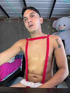 Snapshot of Angel_latinboy chatting on 05-12-26, 03:07 Angel latinboy online show from 05-12-26, 03:07