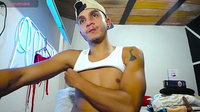 Angel latinboy online show from 03-12-25, 10:07