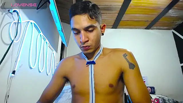 Angel latinboy online show from 03-03-25, 09:59