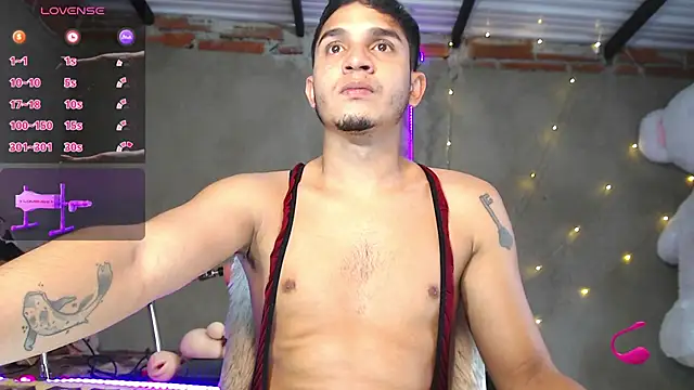 Snapshot of Angel_latinboy chatting on 07-09-26, 01:10 Angel latinboy online show from 07-09-26, 01:10
