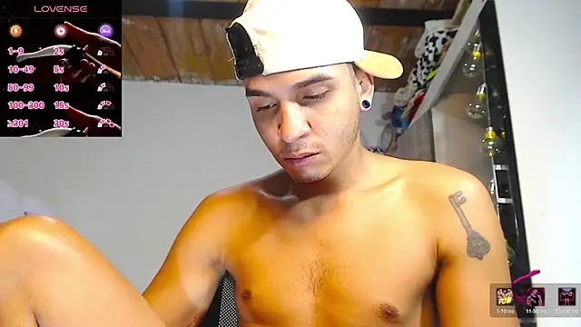Snapshot of Angel_latinboy chatting on 04-25-26, 01:41 Angel latinboy online show from 04-25-26, 01:41