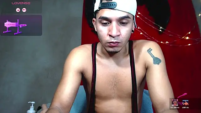 Snapshot of Angel_latinboy chatting on 05-25-26, 01:32 Angel latinboy online show from 05-25-26, 01:32