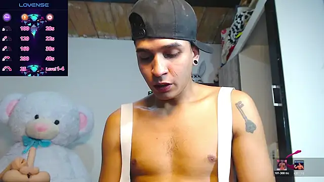 Snapshot of Angel_latinboy chatting on 04-29-26, 03:16 Angel latinboy online show from 04-29-26, 03:16