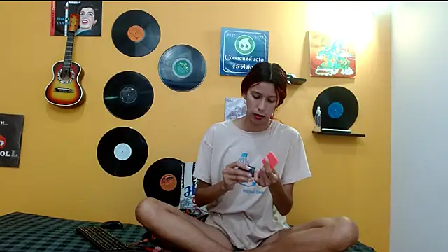 skinnyverus18 online show from 11-19-25, 07:03