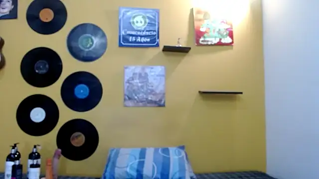 skinnyverus18 online show from 04-07-26, 07:15