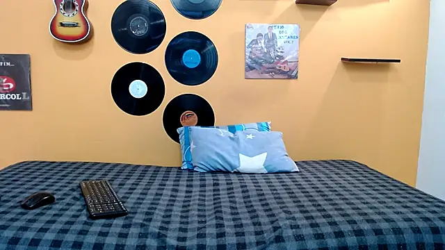 skinnyverus18 online show from 02-18-26, 07:43