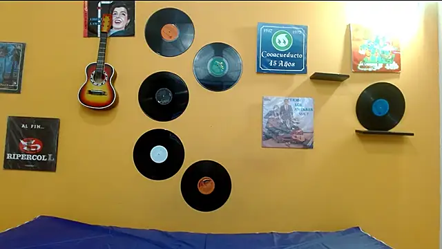 skinnyverus18 online show from 11-30-25, 07:14