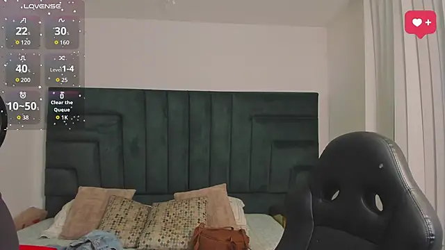 SaraWagner  online show from 04-01-26, 12:13