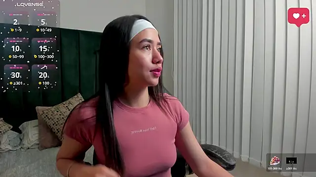 SaraWagner  online show from 04-08-26, 12:01