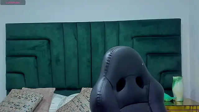 SaraWagner  online show from 04-12-26, 12:03