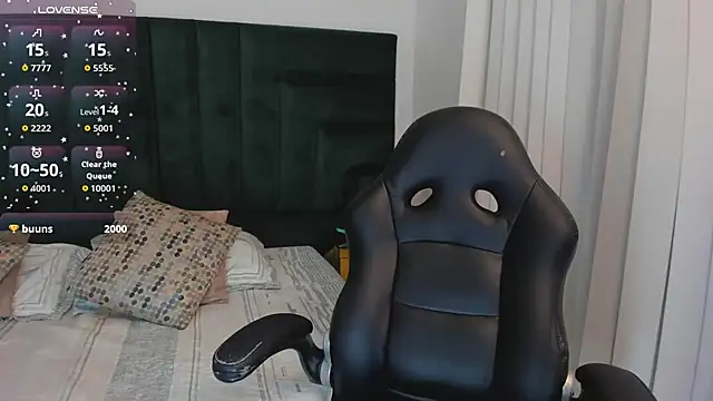 SaraWagner  online show from 10-26-25, 12:11