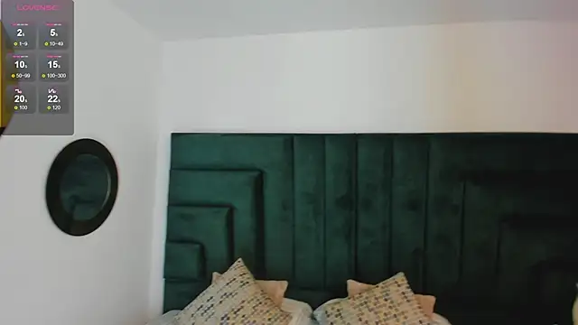 SaraWagner  online show from 10-31-25, 12:40