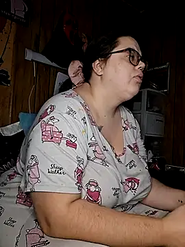 Snapshot of GoddessDess chatting on 10-22-25, 01:10 GoddessDess online show from 10-22-25, 01:10