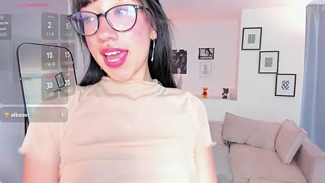 Miacorner  online show from 11-18-25, 08:34