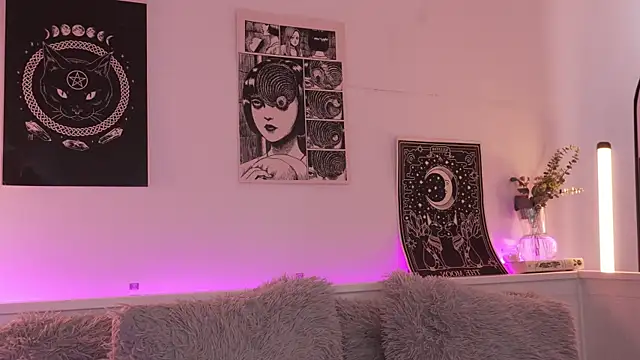 sophieee art online show from 10-09-25, 06:52