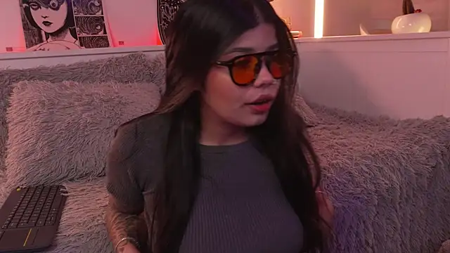 sophieee art online show from 04-10-26, 10:22