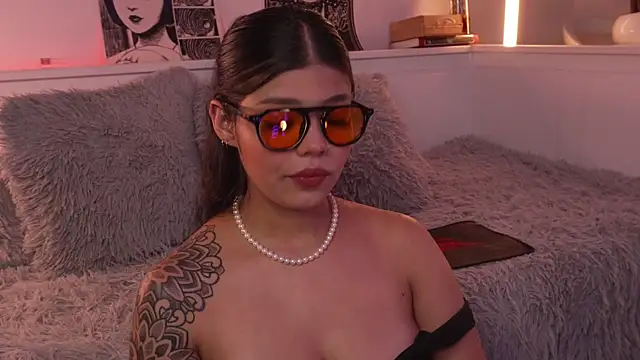 sophieee art online show from 04-07-26, 04:47