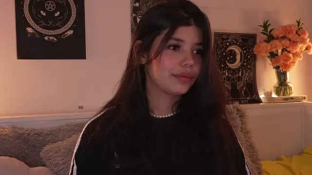 sophieee art online show from 10-19-25, 02:58