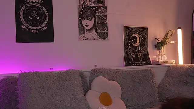 sophieee art online show from 10-07-25, 02:23