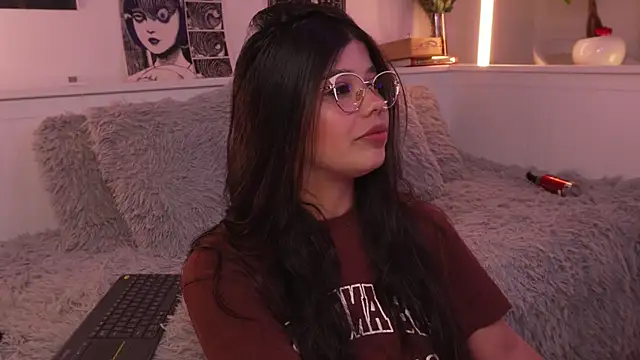 sophieee art online show from 03-25-26, 03:50