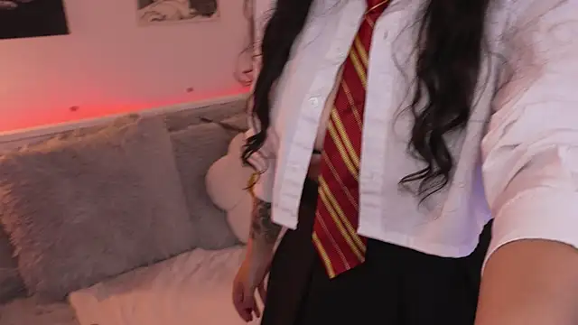 sophieee art online show from 10-25-25, 07:36