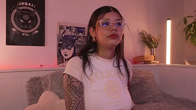 sophieee art online show from 03-23-26, 01:39