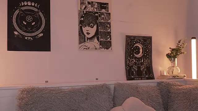 sophieee art online show from 10-01-25, 09:07