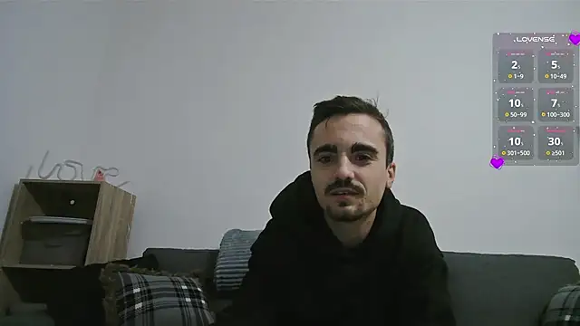 Snapshot of MilotheSwitch chatting on 10-21-25, 06:40 MilotheSwitch online show from 10-21-25, 06:40