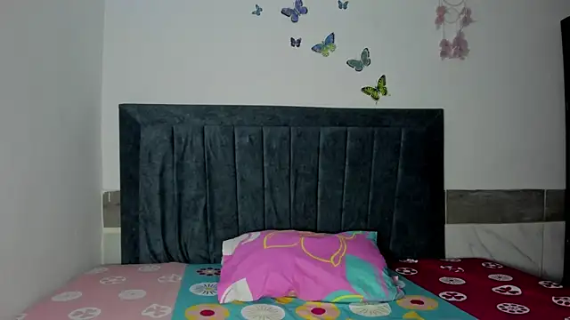 Snapshot of emmie_bunny chatting on 04-04-26, 10:27 emmie bunny online show from 04-04-26, 10:27