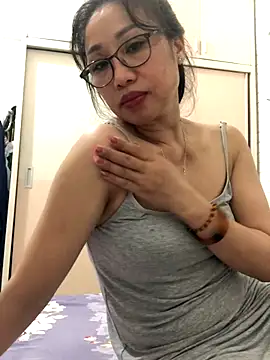 Snapshot of Vitamin_sexy chatting on 10-02-25, 01:03 Vitamin sexy online show from 10-02-25, 01:03