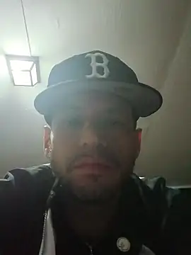 Snapshot of Andrez5041 chatting on 11-14-25, 04:27 Andrez5041 online show from 11-14-25, 04:27