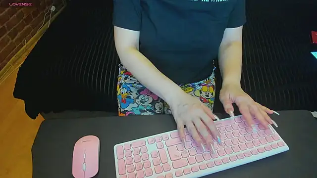 Cutiee Alicee online show from 04-12-26, 07:28