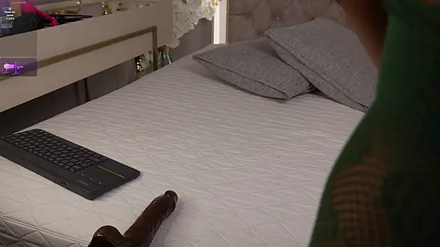 ellette   online show from 03-19-26, 07:14