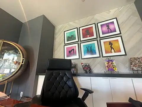 chanelstjames online show from 05-14-26, 07:55