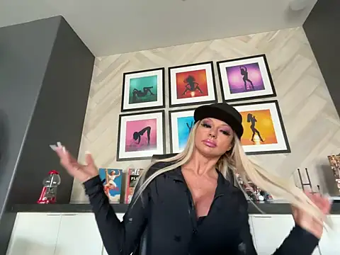 chanelstjames online show from 02-24-26, 06:09