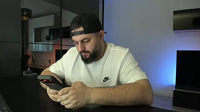 Snapshot of DravenPeak chatting on 04-06-26, 04:30 DravenPeak online show from 04-06-26, 04:30