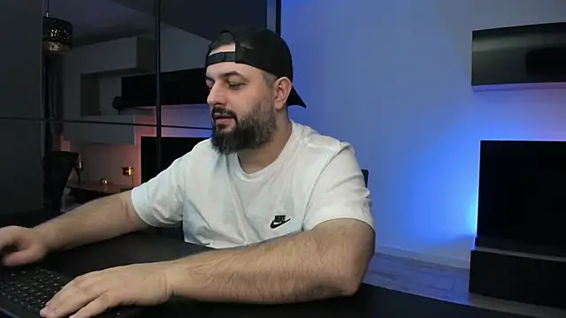 Snapshot of DravenPeak chatting on 04-09-26, 05:52 DravenPeak online show from 04-09-26, 05:52