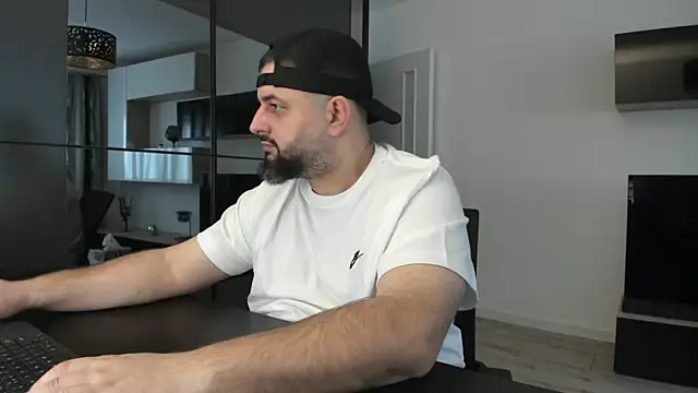 Snapshot of DravenPeak chatting on 03-30-26, 06:37 DravenPeak online show from 03-30-26, 06:37