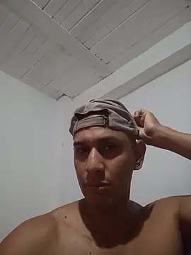 Jota Alejand online show from 11-08-25, 03:54